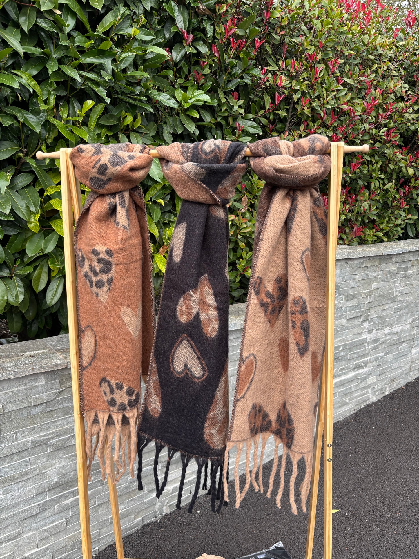 ECHARPE COEUR A FRANGES NOIRE