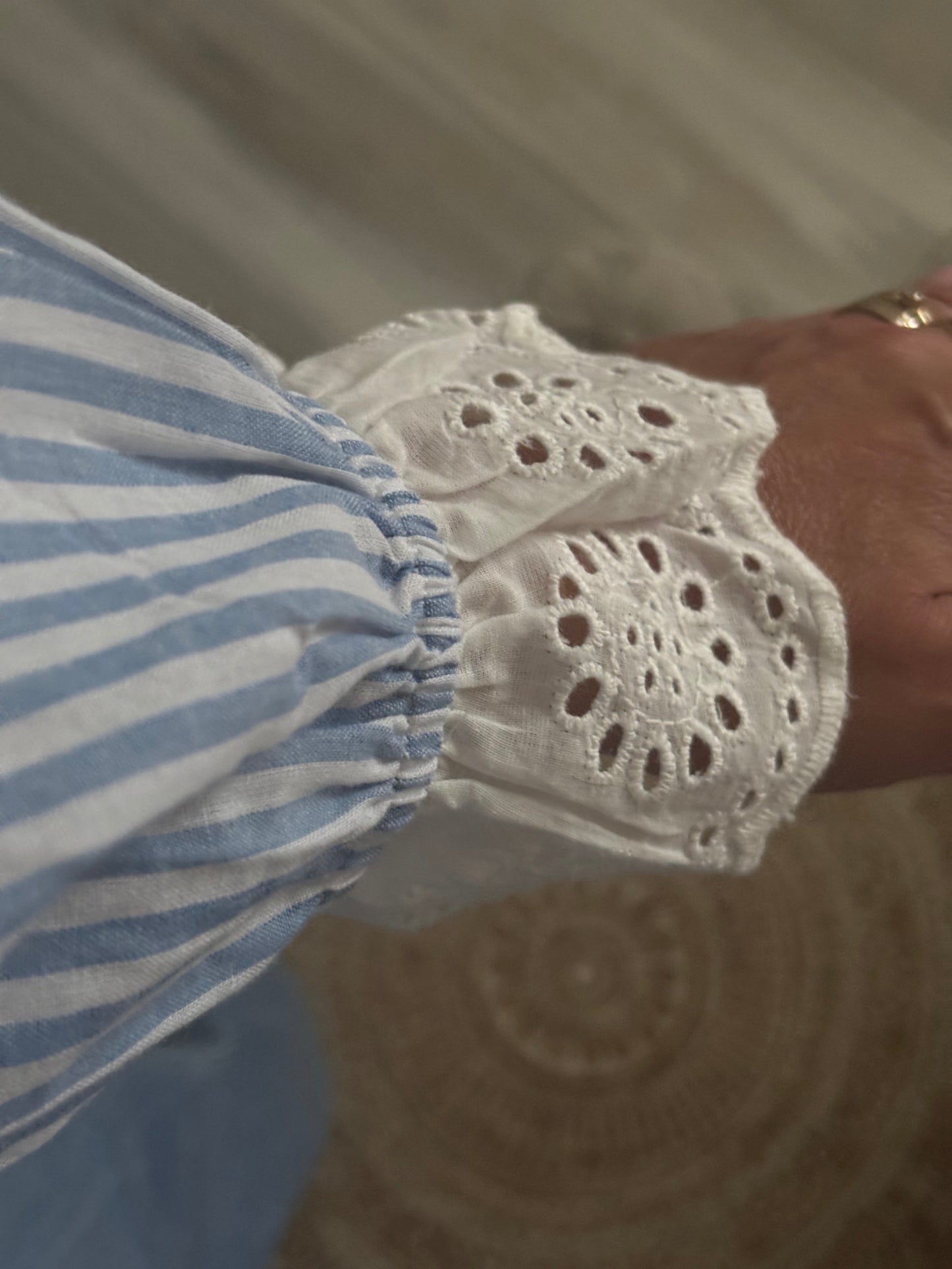 CHEMISE A RAYURES AVEC BRODERIE