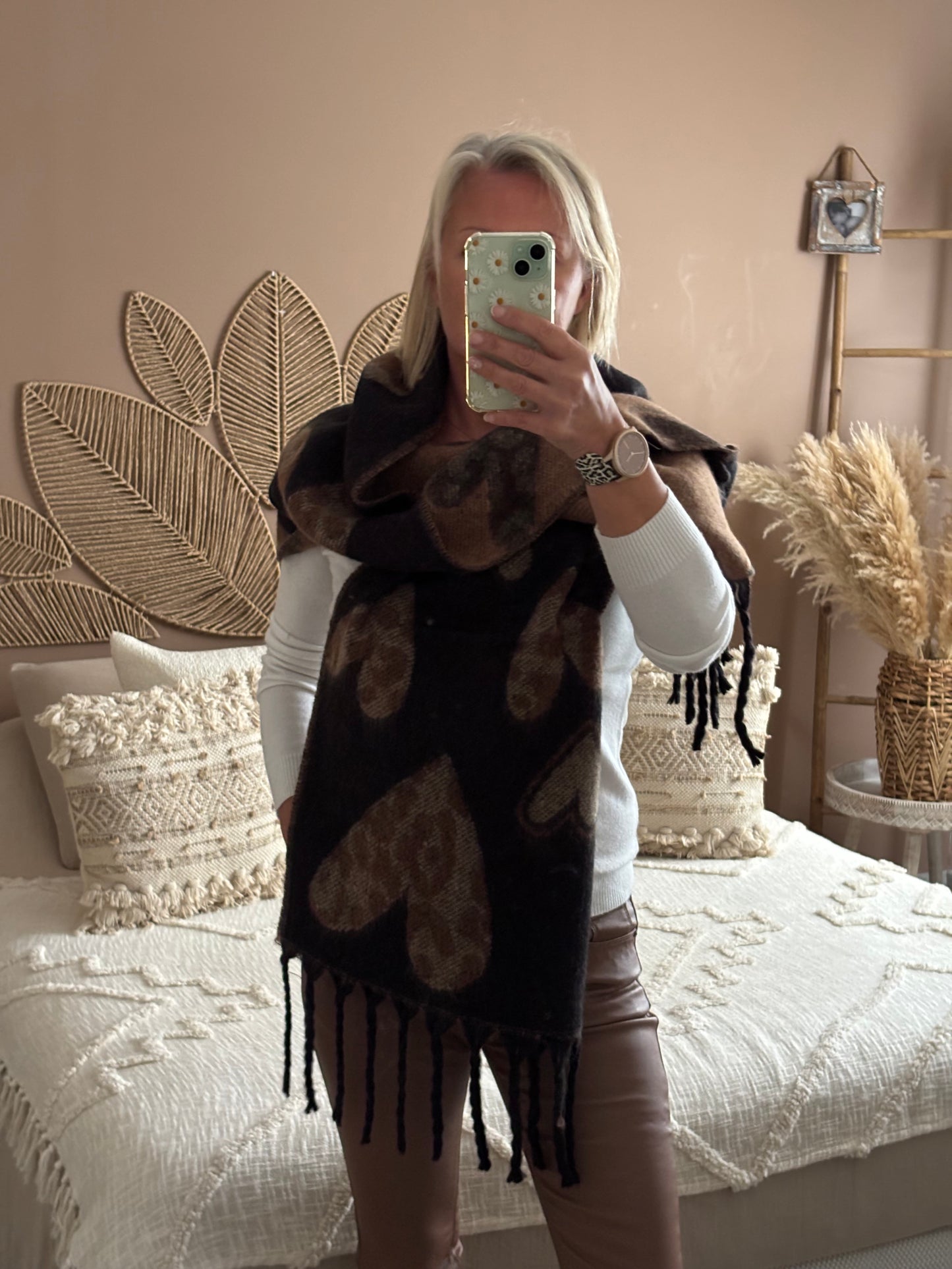 ECHARPE COEUR A FRANGES NOIRE