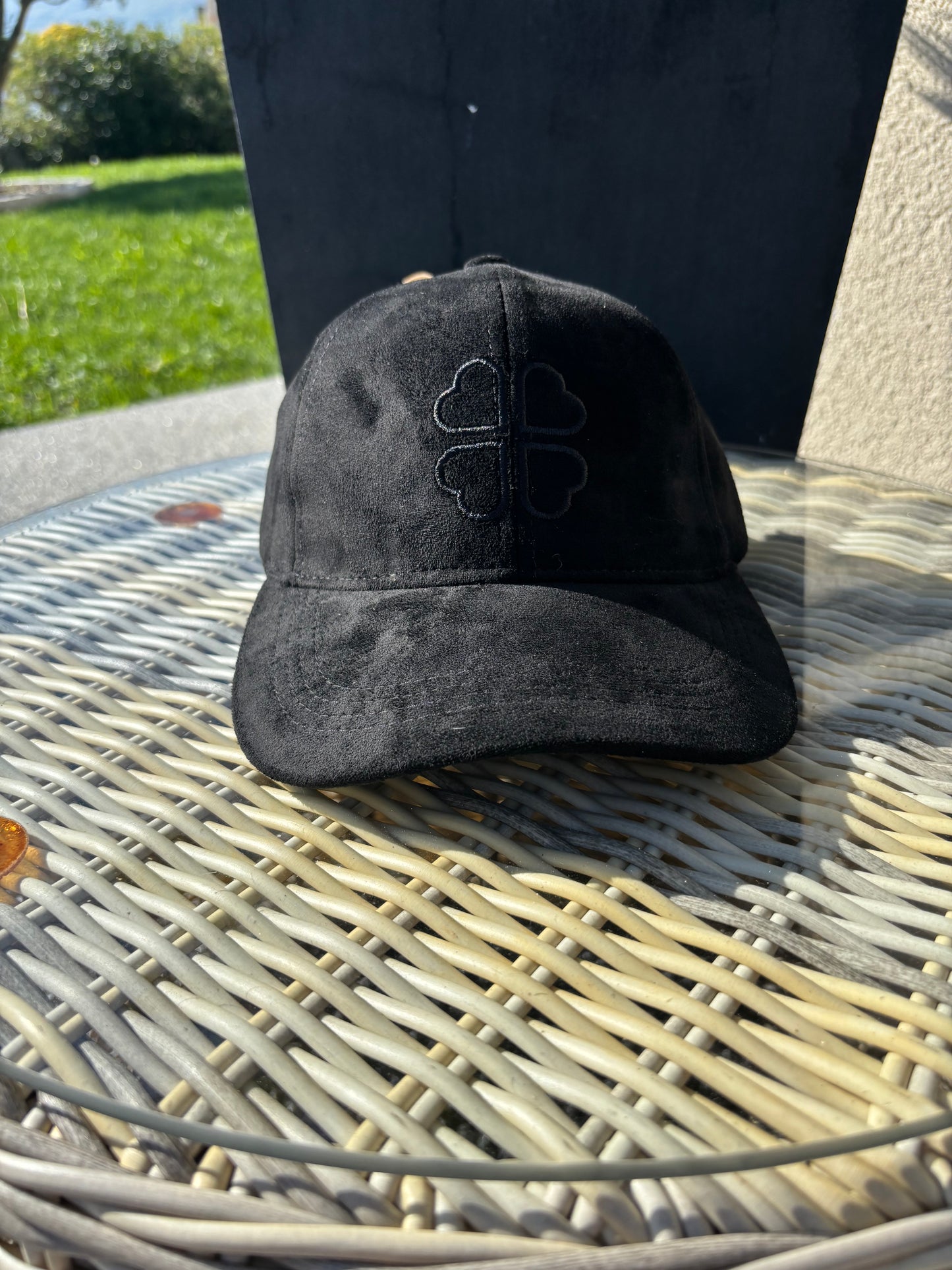 CASQUETTE EN SUEDINE NOIRE