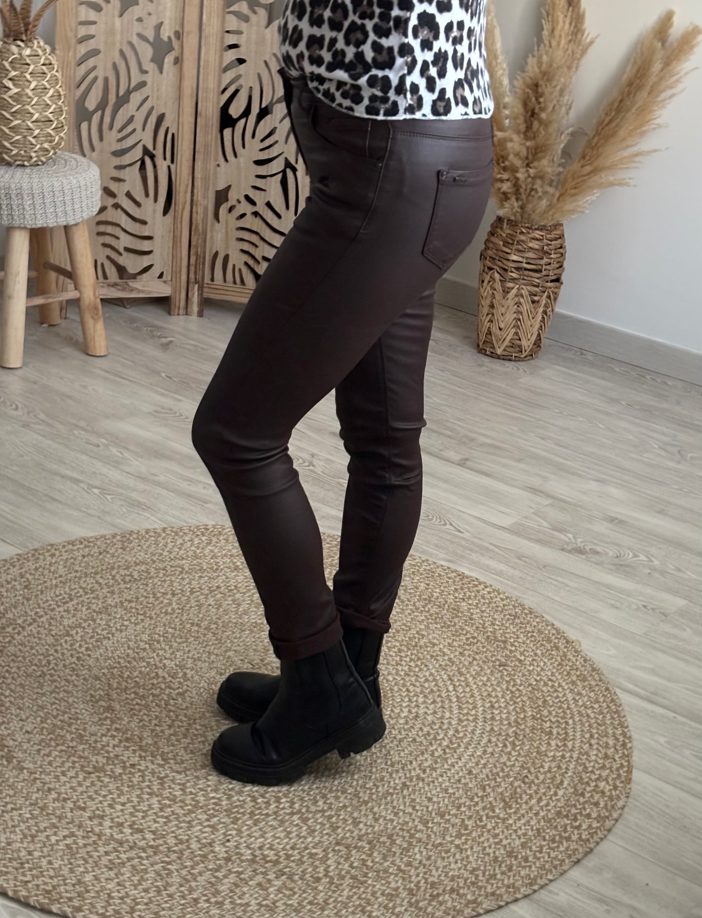 PANTALON SIMILI MARRON SLIM