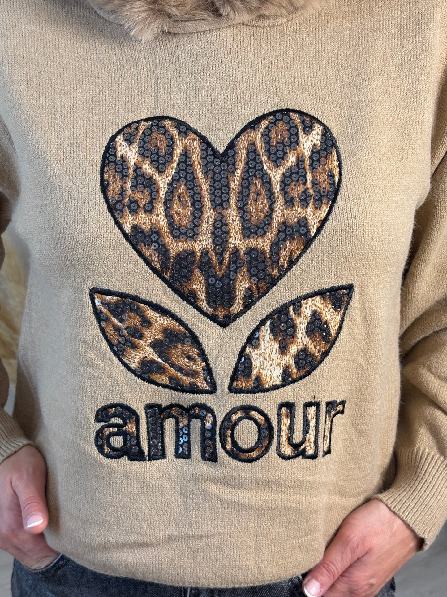 PULL DOUDOU COEUR LEO CAMEL