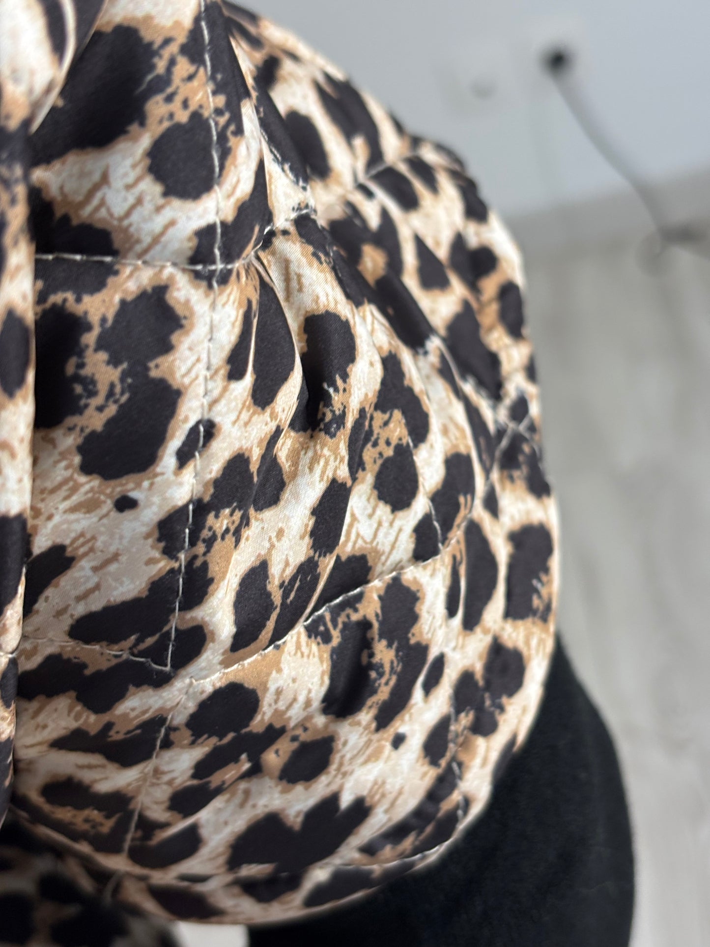 BLOUSON LEOPARD MANCHES COURTES