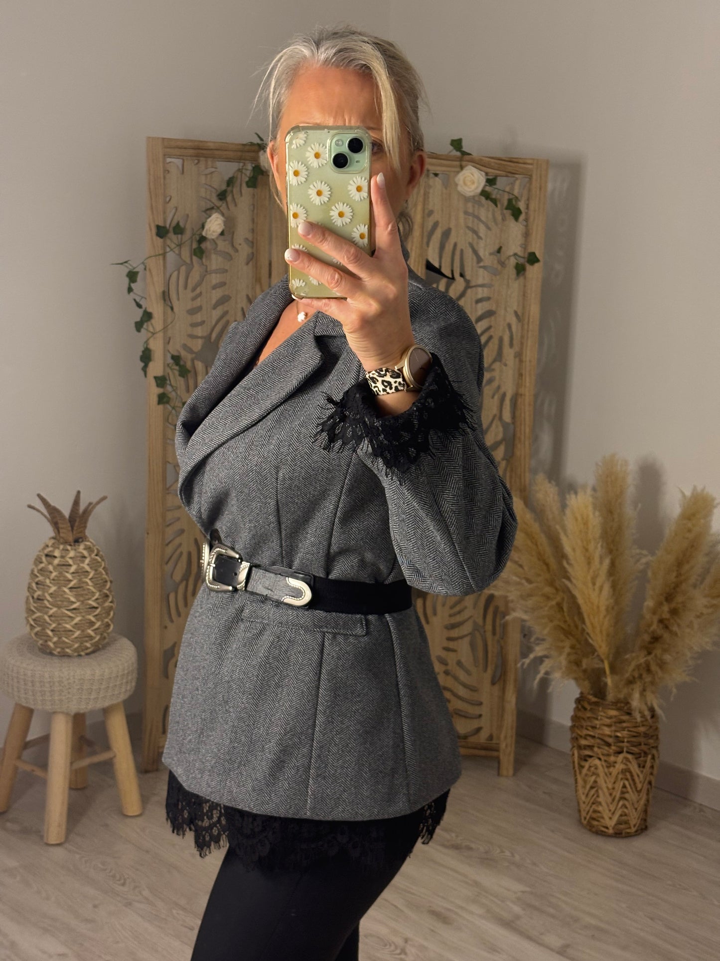 VESTE GRISE A DENTELLE