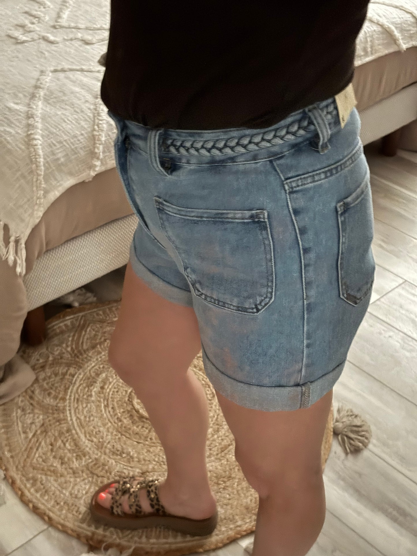SHORT EN JEANS TAILLE HAUTE TRESSE