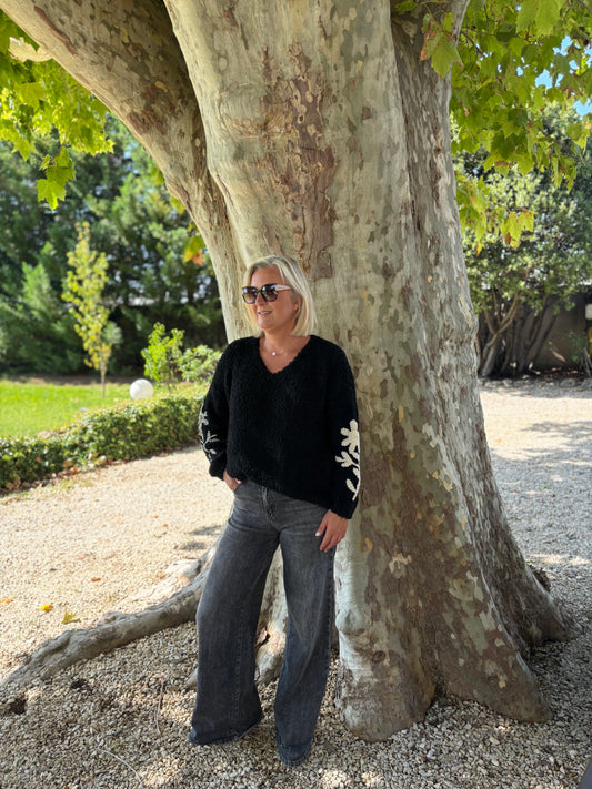 PULL AVEC BRODERIE NOIR