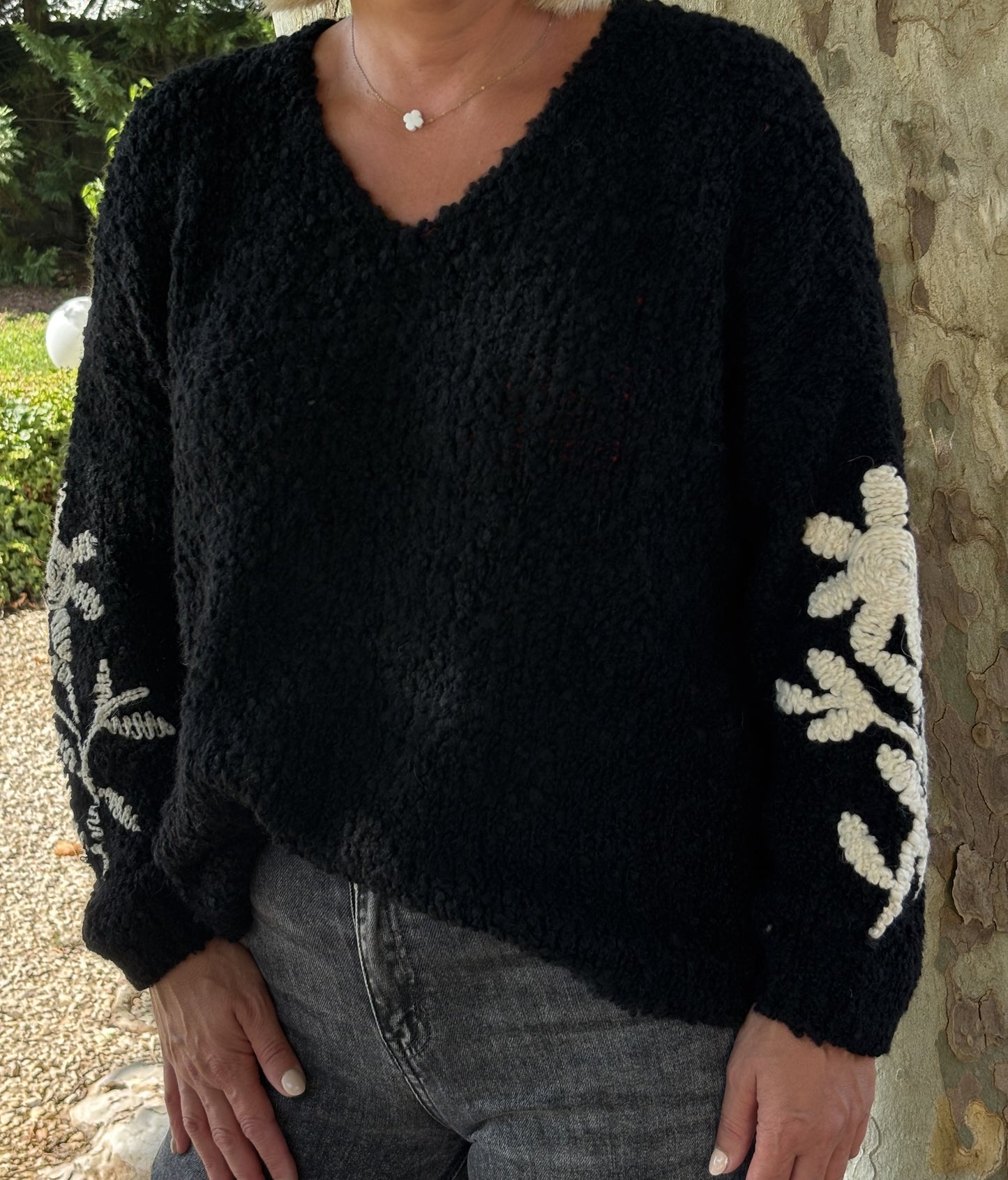 PULL AVEC BRODERIE NOIR