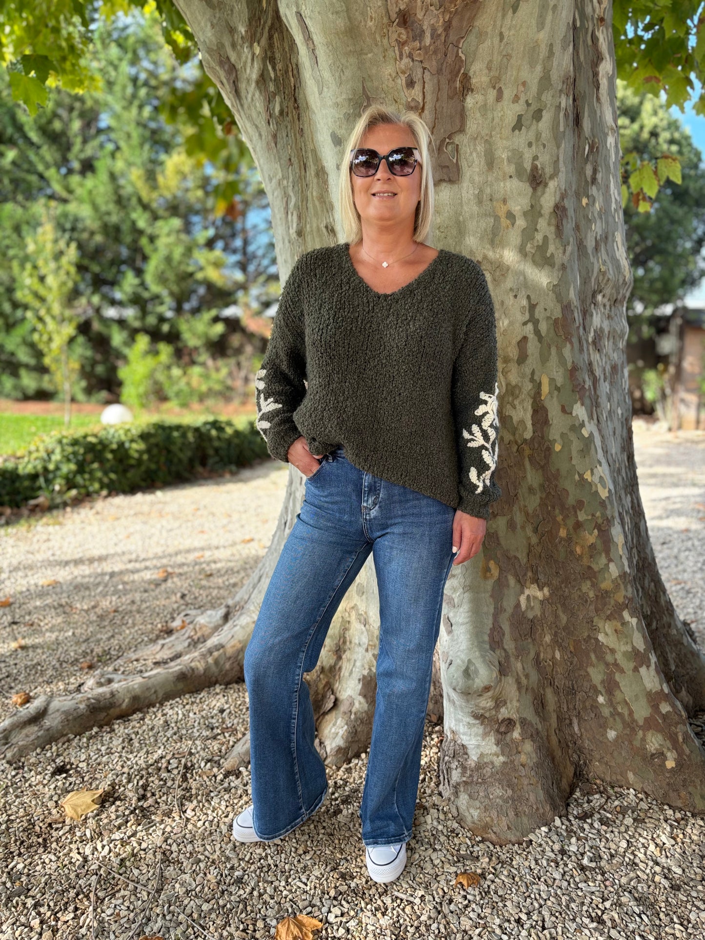 PULL AVEC BRODERIE KAKI