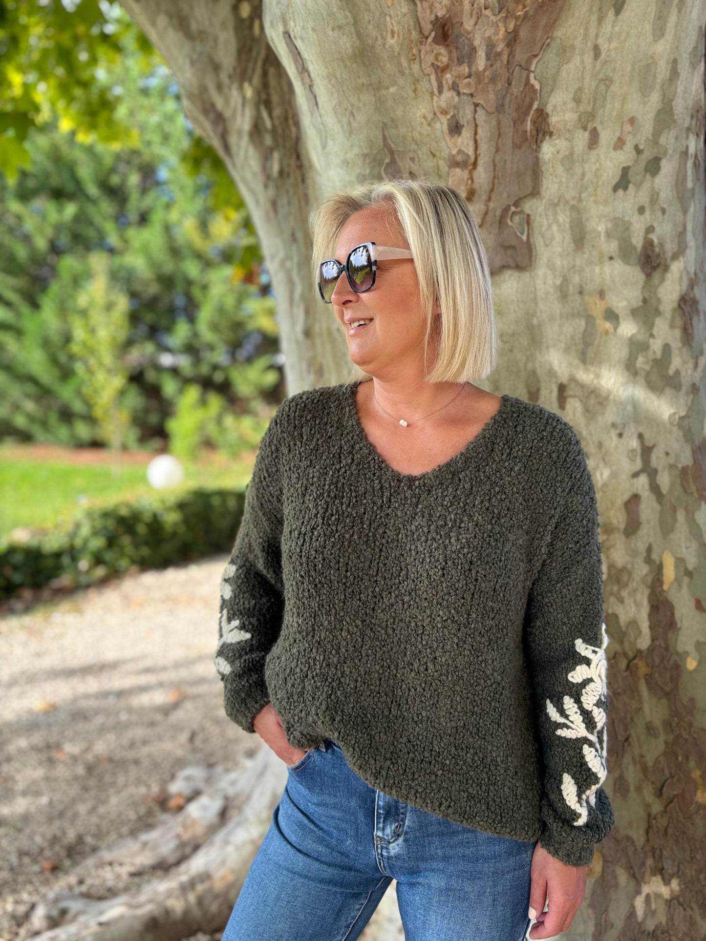 PULL AVEC BRODERIE KAKI