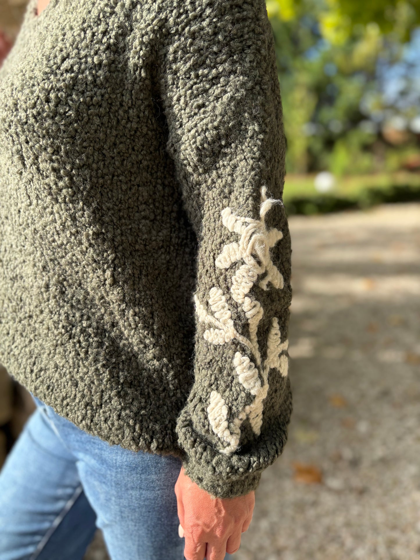 PULL AVEC BRODERIE KAKI