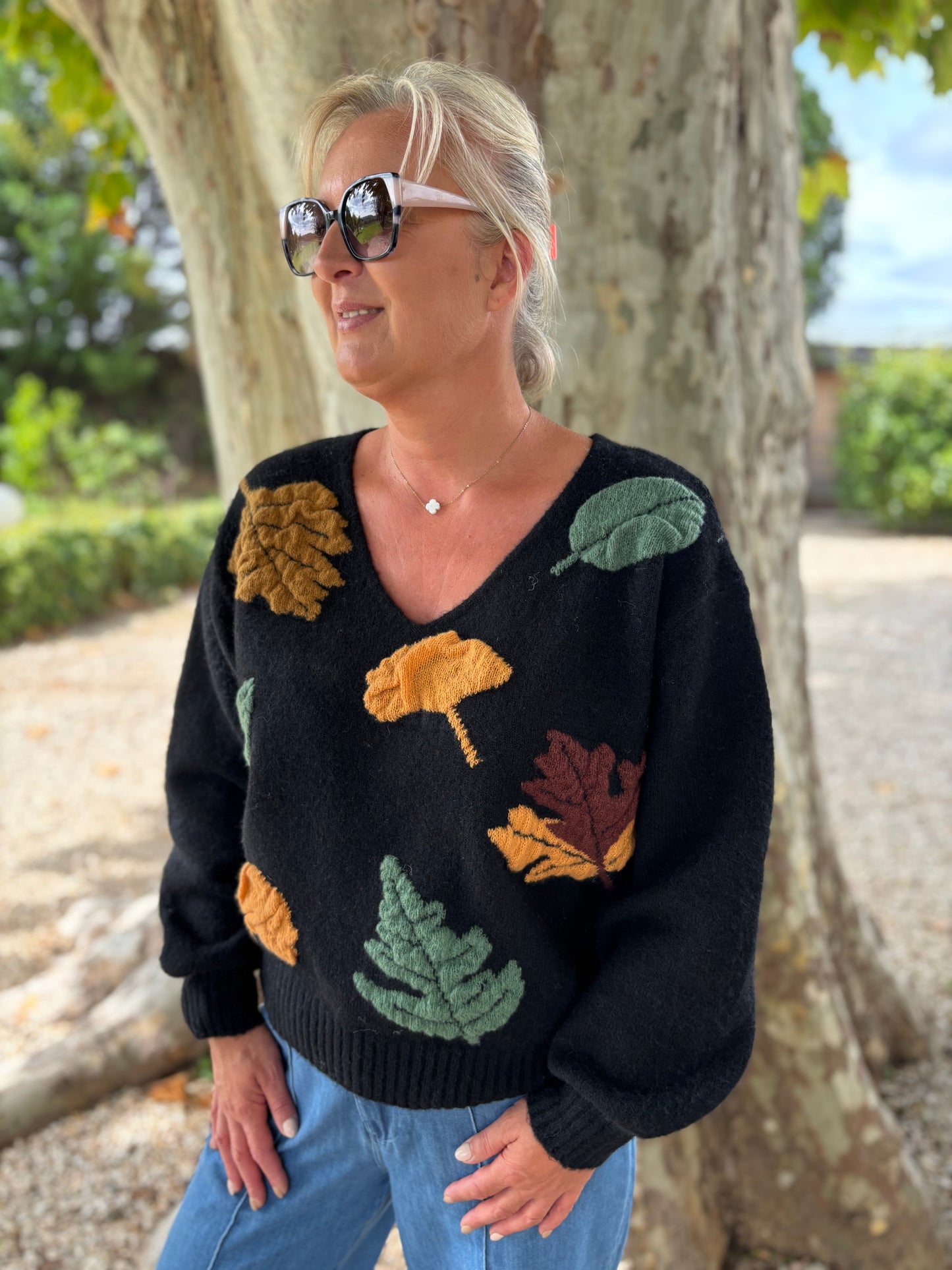 PULL FEUILLES NOIR